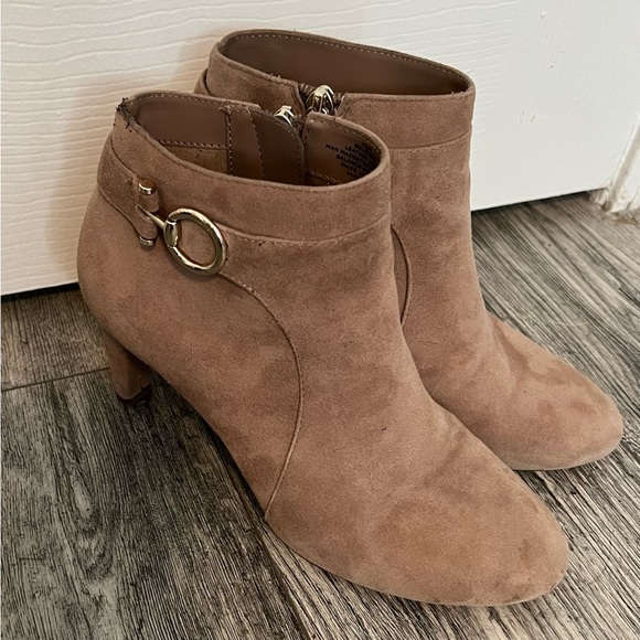 Bandolino Booties - Picture 2 of 9